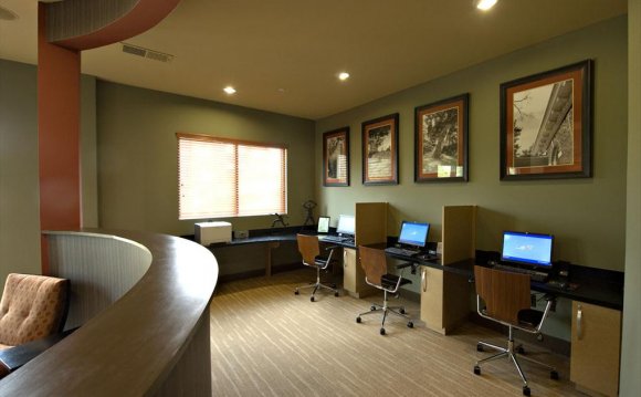 24 hours Internet Cafe Chicago